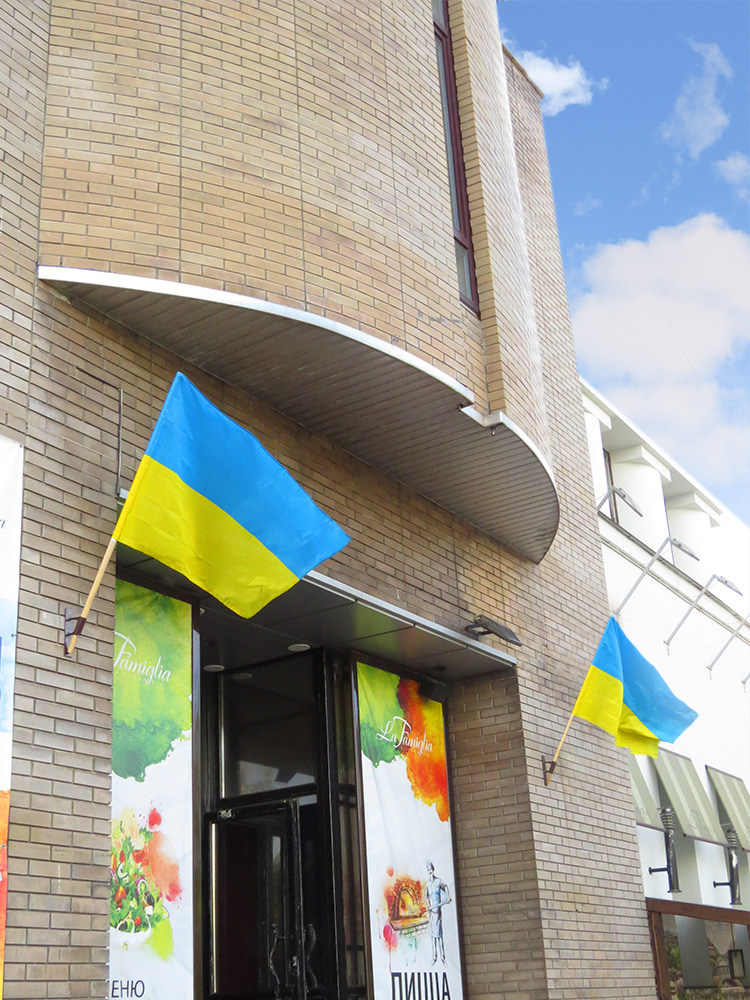 Флагштоки настінні